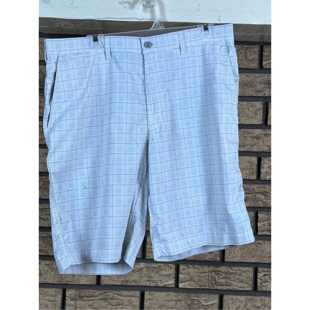 Nike Golf Shorts Mens Dri-Fit Flat Front Gray and White Plaid Size 34 Inseam 11”